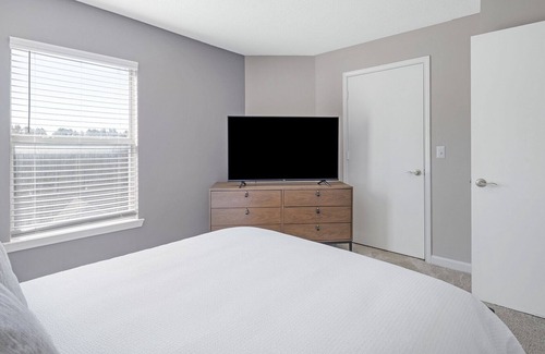 Hoover Apartment | Modern Apartment in Prime Location (ID2588X43)