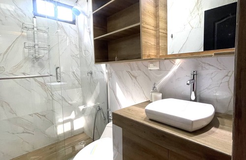 Kennedy Apartment | Modern apartment near the San Marino mall and Santa Ana port