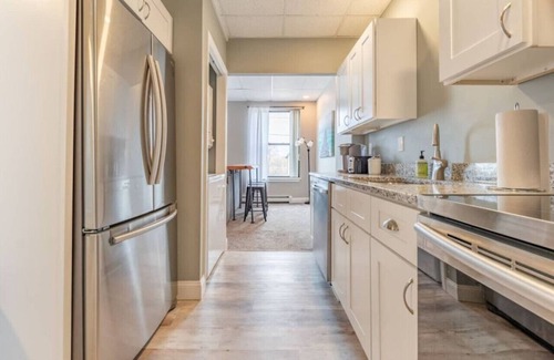 Orono House | Modern Apartment| Peaceful Community