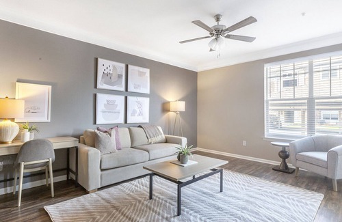 Overland Park Apartment | Modern Apartment in Prime Location (ID8626X03)