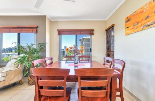 Darwin City Centre Apartment | Modern Apartment with Sunset Views