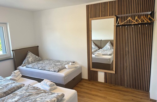Hilden Apartment | Modern apartment with balcony & top equipment - ideal for family & group