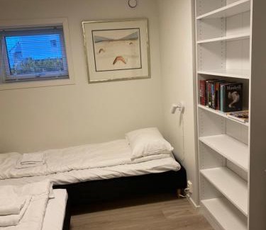 Svolvaer Apartment | Modern apartment with mountain and sea view