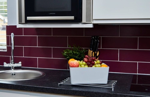 Castle Donington Apartment | Modern Apt:Close 2 EMA, gym/pool access fast Wi-Fi