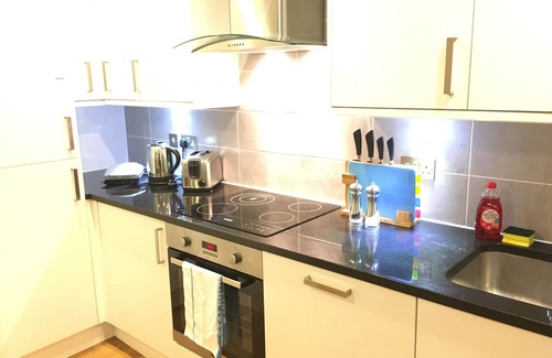 Lancaster Gate Apartment | Modern Apt in Bayswater Central London FREE WIFI &AIRCON by City Stay London