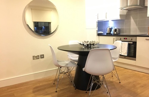 Lancaster Gate Apartment | Modern Apt in Bayswater Central London FREE WIFI &AIRCON by City Stay London