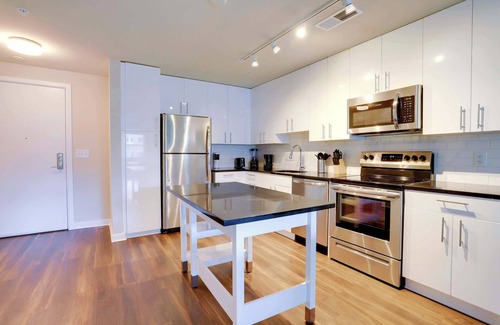 Jefferson Manor Apartment | Modern Apt Near Metro | Ideal for Work