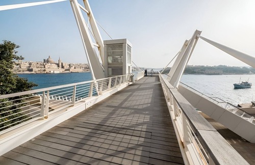 Sliema Apartment | Modern Apt steps to Promenade and Center