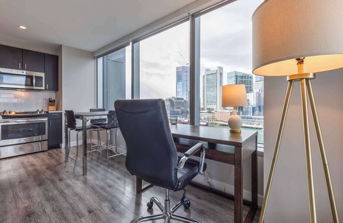 Seaport District Apartment | Modern Apt with Gym S