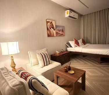 Ghirnatah Apartment | Modern Arabian charm Studio - Self check in- استديو غرفة بجلسة جانبية بطابع سعودي- تسجيل دخول ذاتي
