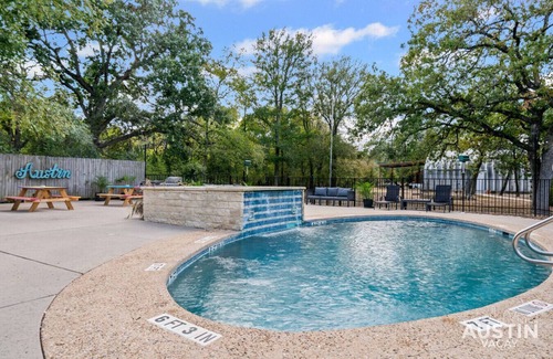 Austin House | Modern Austin Pool House Hot Tub, Sauna, Gym Pet-Friendly Southwest Gem