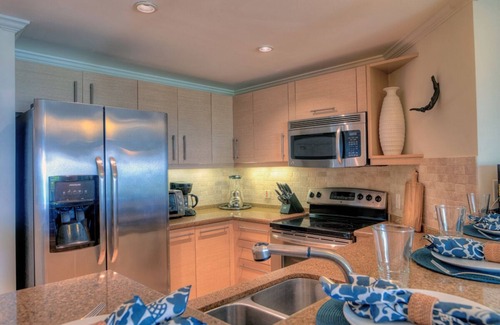 Gibbs Bay Apartment | Modern Beachfront Condo with Pool - Sapphire 104