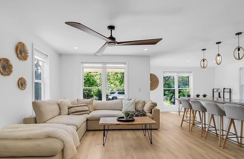 Town of Essex House | Modern Beach-House ❤️ Located in Wine Country