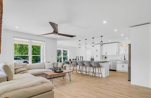 Town of Essex House | Modern Beach-House ❤️ Located in Wine Country