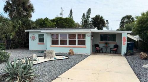 Roberta Heights In Oakdale Park House | Modern Beach Oasis & Cozy & Comfort For 4