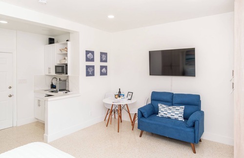 North Beach Apartment | Modern Beachfront Studio w/Beach Essentials. Just steps from the beach!