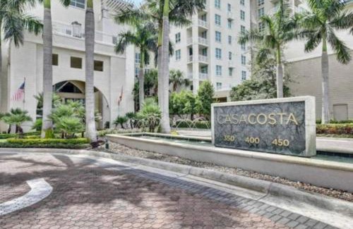 Boynton Beach House | Modern Bedroom In Great Condo! Beach Pass Incl!