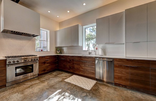 Bellaire House | Modern Bellaire Home with Expansive Courtyard