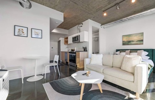 Connaught Apartment | Modern Beltline Studio Balcony Views – Near 17th