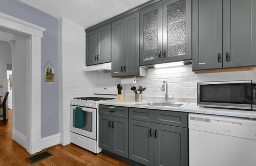 Olde Towne East House | Modern Boho🪴Style 1BR Near DT on Historic Street