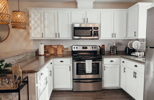 Edinburg Apartment | Modern Boho Style Apt- King bed! Near UTRG & DHR