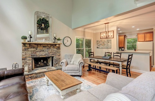 Big Canoe Cabin | Modern Cabin in Big Canoe. Waterfalls, View, GameRoom, Dog friendly