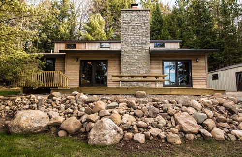 Crandon Cabin | Modern Cabin on Pristine Lake Lucerne – A Lakeside Retreat!