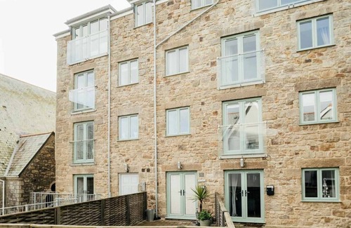 St Ives Apartment | Modern Central Apartment Sea Views Near to Beach