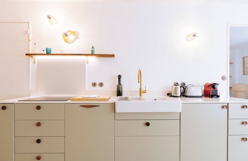 Quartier de la Goutte-d'Or Apartment | Modern Centrally-Located Apartment—Clignancourt