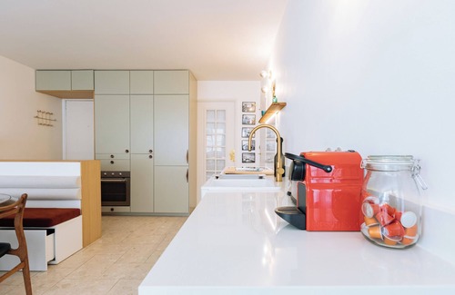 Quartier de la Goutte-d'Or Apartment | Modern Centrally-Located Apartment—Clignancourt