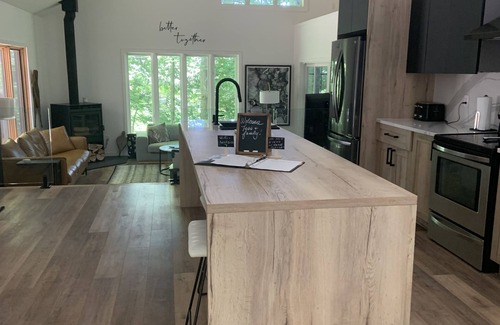 Grey Highlands Cottage | Modern Chalet with hot tub is Cyclist or hikers dream location on Bruce Trail