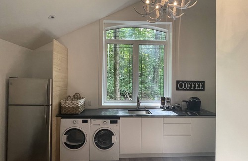 Grey Highlands Cottage | Modern Chalet with hot tub is Cyclist or hikers dream location on Bruce Trail