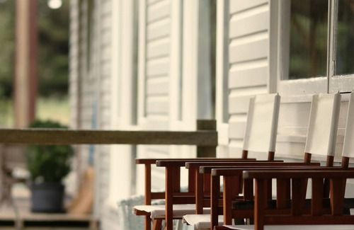 Yahl Cottage | Modern character cottage 10 minutes to Mount Gambier on picturesque small farm