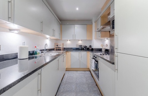 Limehouse Apartment | Modern Charm | 2 Bed | Canal Views | Limehouse