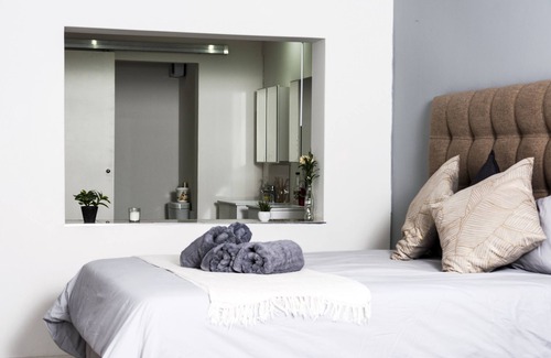 Sandown Apartment | Modern chic self catering in Morningside Sandton