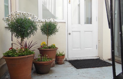 Warwick Apartment | Modern Classic * Fantastic Central Location * Westminster near Victoria Station