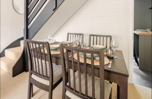 New Forest District Apartment | Modern Coastal Cottage, Hottub, Parking, Pets welcome