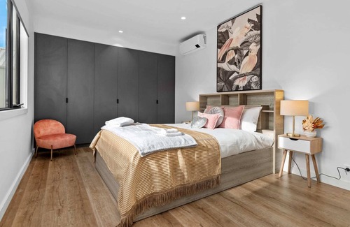 Edithvale House | Modern Coastal Getaway - New Listing