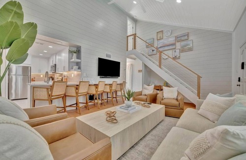 Holmes Beach Condo | Modern Coastal Villa Steps to Beach + Golf Cart