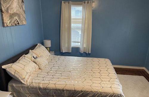 Stratford House | Modern colonial home w/fireplace, super cozy and close to beach!!