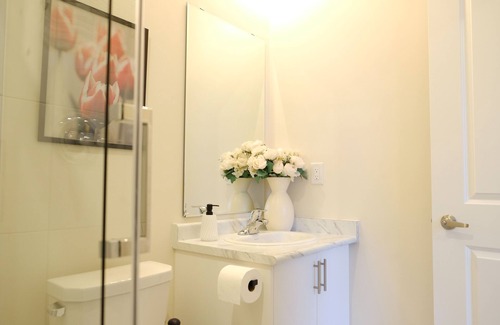 Richmond Hill House | Modern Comfort and Spacious Living in Bayview Avenue Retreat