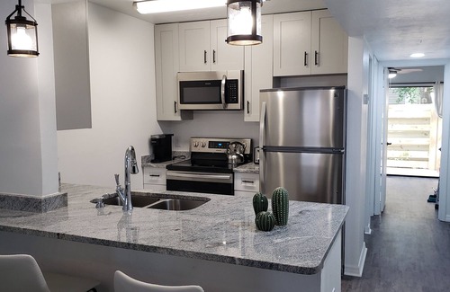 Gainesville House | 🌟 Modern Comfort Awaits in Gainesville Condo 🌆🏡