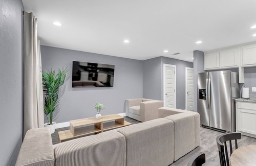 Denison House | Modern Comfort in Historic Denison!