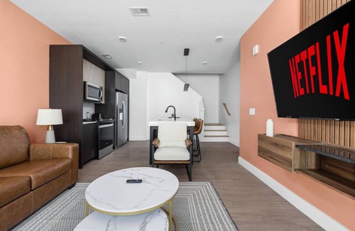Mile Square Apartment | Modern Comfort Meets Class in Downtown Indy