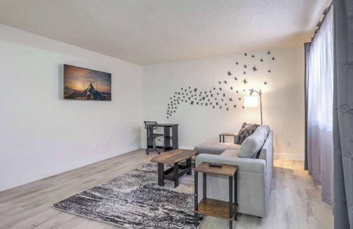 Clark County House | Modern Comfort Near Vegas Attractions! Sleeps 6!