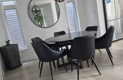 Kemptville House | Modern Comfort + Private View. 30 mins to Ottawa downtown and Airport.