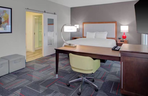 Columbus Hotel | Modern Comforts | Free Breakfast & WiFi | Columbus Scenic Stay | Near Scotio Dow