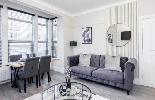 Southend-on-Sea Apartment | Modern & Comfy 2BR City Centre Near High St by Luxiety Stays