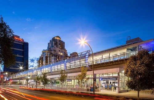 Strathcona Condo | Modern concrete condo - central, 2 blocks to the metro skytrain and seawall