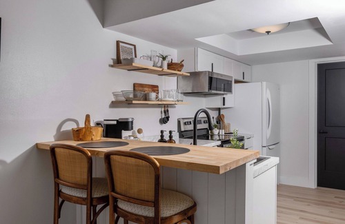 Seven Devils Condo | Modern condo located in the resort village of Seven Devils. Great views!